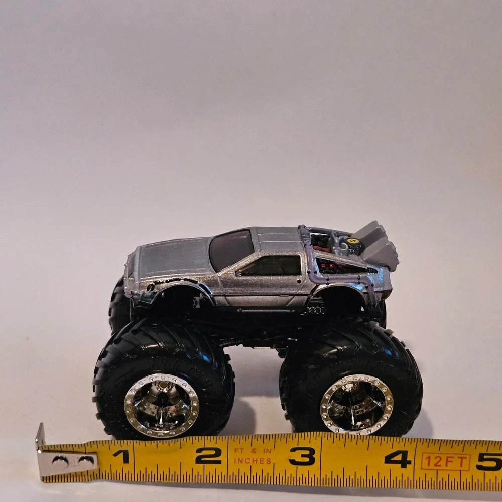 Hot Wheels Monster Trucks Back to the Future DeLorean Time Machine 1:64 Silver
